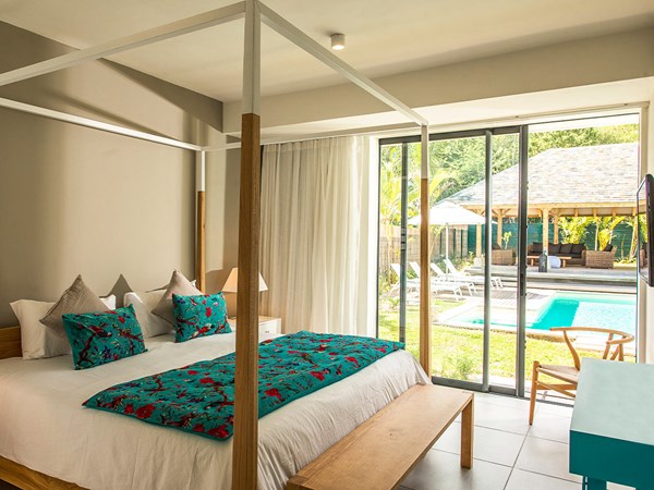 Chambre de la Villa Prestige vue sur la piscine