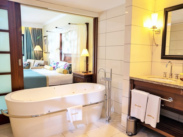 La salle de bain de la chambre Deluxe Plus