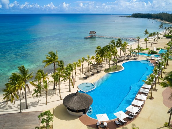 Piscine les pieds dans le sable
