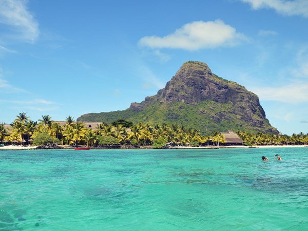 Détendez‑vous sur les plages sublimes de l’île aux Bénitiers.