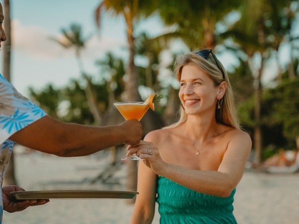 Apéritifs les pieds dans le sable