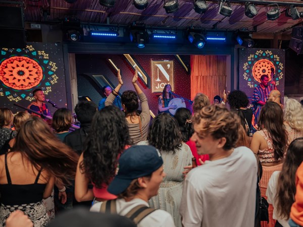 Une atmosphère festive et conviviale