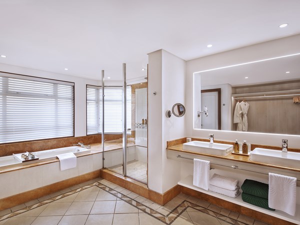 Salle de bain de la Junior Suite Beachfront