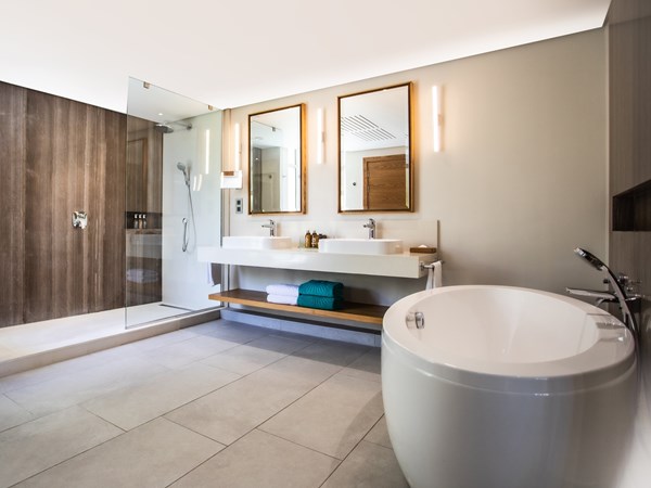 Salle de bain de la 2 Bedroom Paradis Family Suite Beachfront