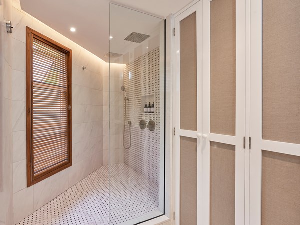 La salle d'eau de la Deluxe Premium