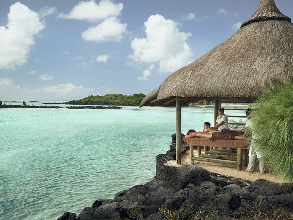 Soins relaxants face au lagon turquoise