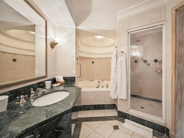 La salle de bain de la Duke of Edinburgh Suite