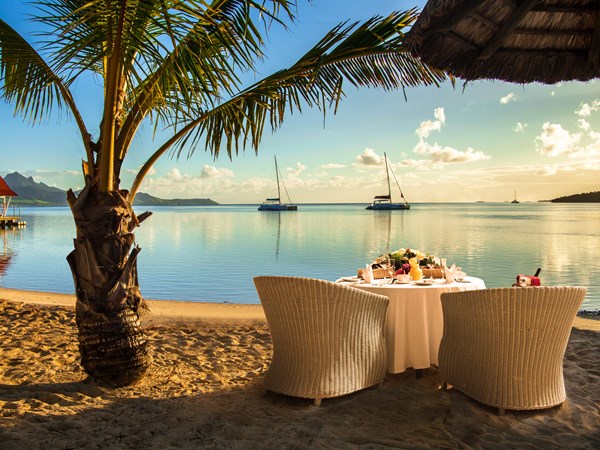 Petit déjeuner les pieds dans le sable