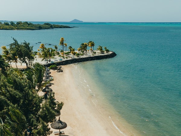 Situé au bord du lagon de Roches Noires