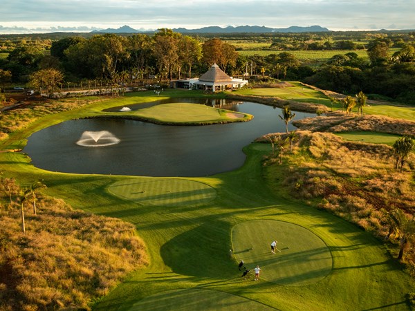 Accédez à un parcours de golf pittoresque