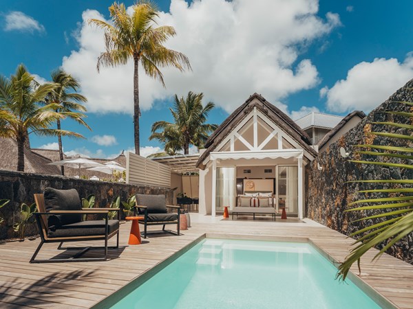 La superbe piscine de la Beachfront Villa