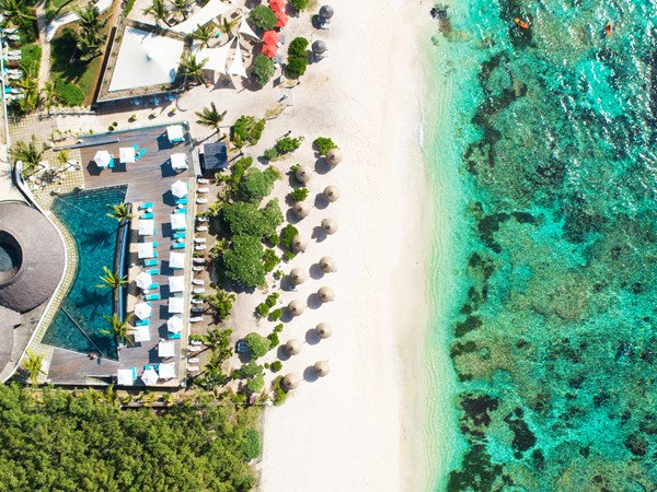 Encadré par un lagon turquoise préservé