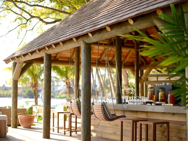 Snacks et cocktails vous seront proposés au Ō Beach Bar