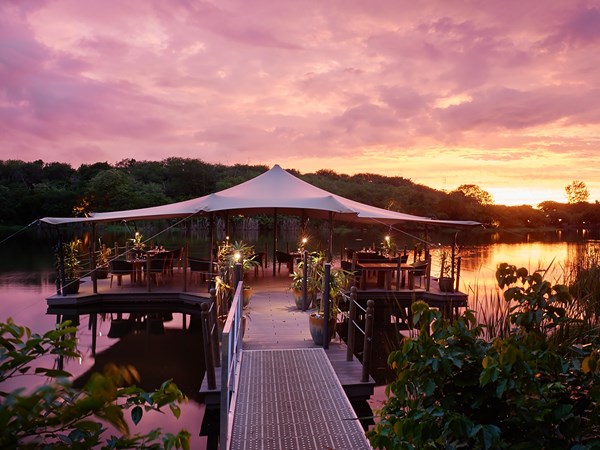 Dîner intimiste au Riviera, restaurant flottant