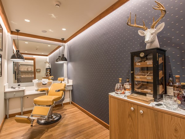 Barbier sur place pour soins et rasage