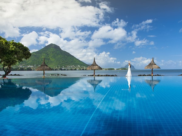 Piscine majestueuse avec panorama imprenable