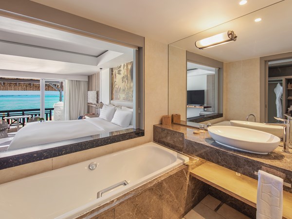 Salle de bain de la Coral Ocean View Room