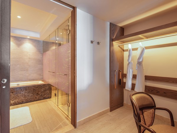 Salle de bain de la Hibiscus Beachfront Room
