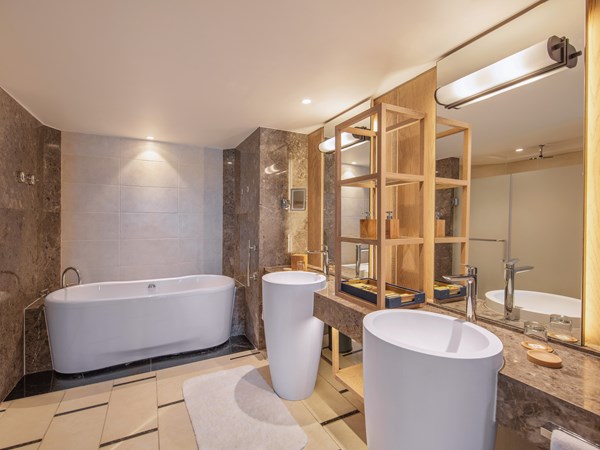 Salle de bain de la Coral Signature Beachfront Suite