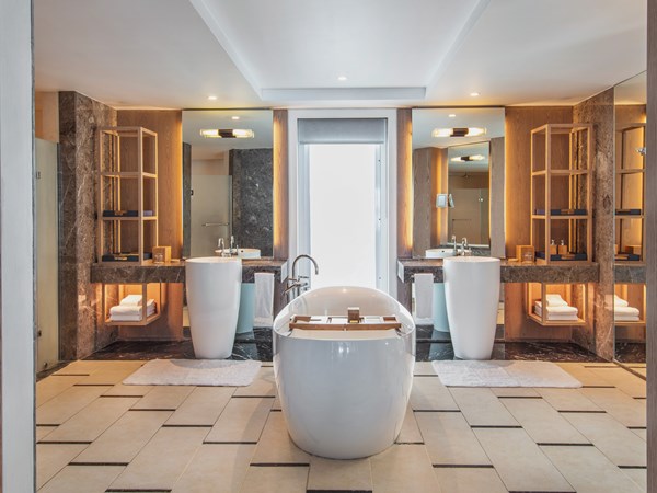 Salle de bain de la Frangipani Signature Ocean View Suite