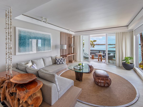 Salon de la Frangipani Signature Ocean View Suite