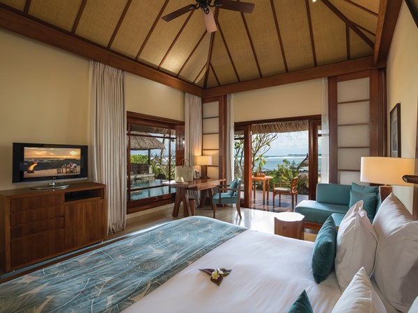 La chambre de la Beachfront Suite Pool Villa