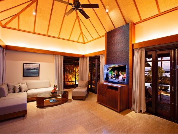 Le salon de la Beachfront Suite Pool Villa