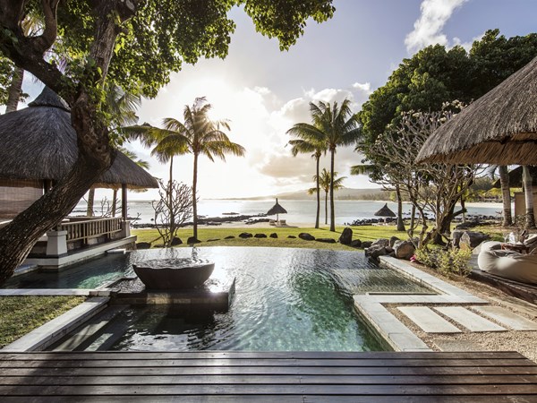 La piscine de la Beachfront Suite Pool Villa