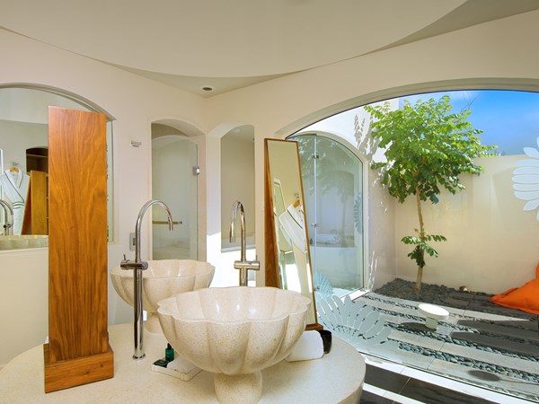 La salle de bain de la So Beach Villa