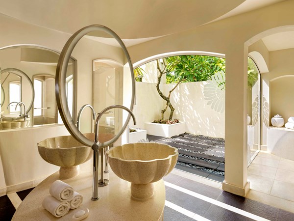 La salle de bain de la So VIP Beach Villa