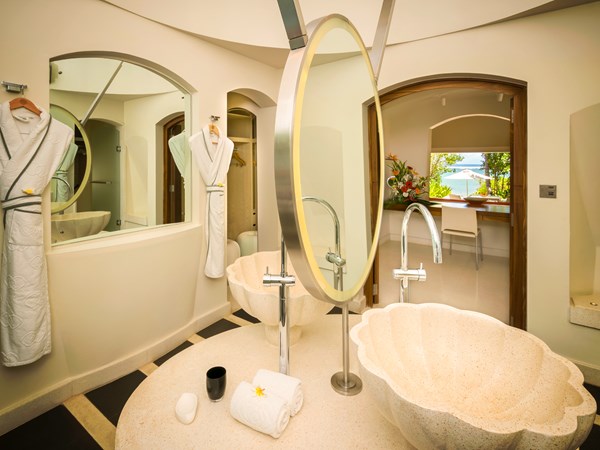 La salle de bain de la So Family Beach Villa