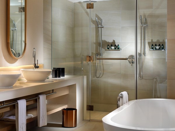 La salle de bain de l'Opera Suite
