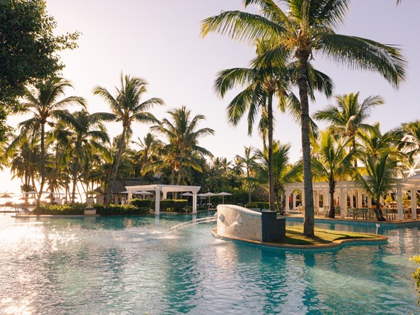 Plongez dans l'une des deux piscine du Sugar Beach