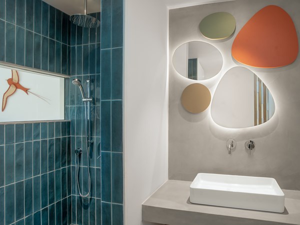 La salle d'eau de la chambre Couple avec Vue Partielle sur Mer