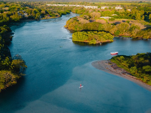 Des eaux calmes idéales pour le paddle