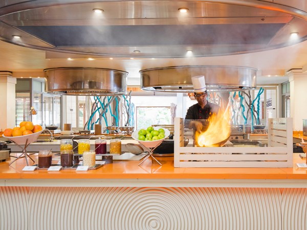 Le SHOW vous propose de délicieux buffets matin et soir