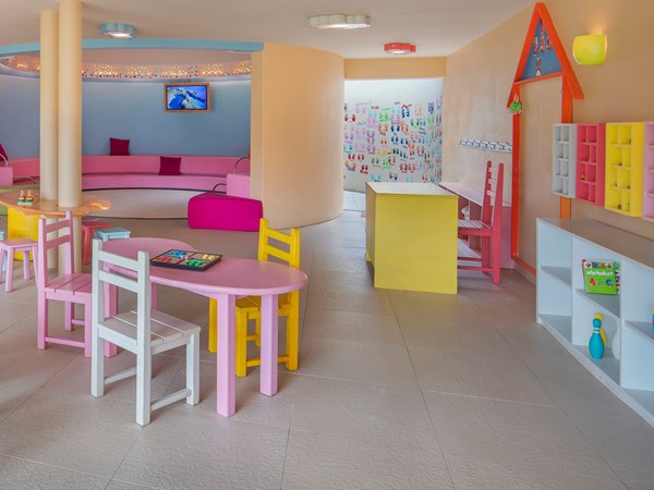 Un espace ludique et coloré pour les plus jeunes