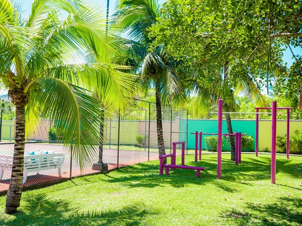 Tennis et espace extérieur de sport