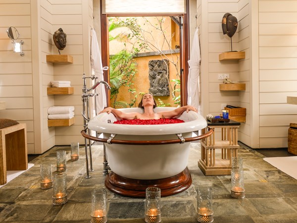 La salle de bain de la Presidential & Royal Ocean View Villa with Private Pool