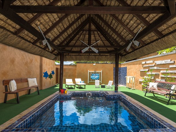 La piscine du kids club