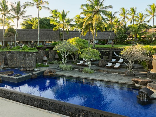Une superbe piscine à débordement