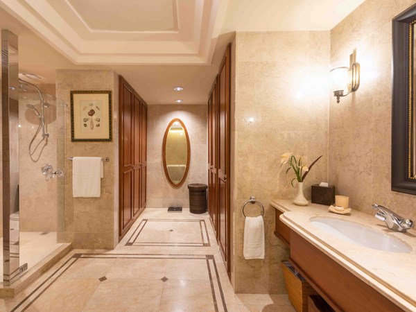 La salle de bain de la Colonial Garden View Senior Suite