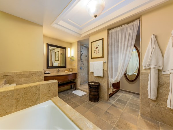 La salle de bain de la Colonial Garden View Terrace