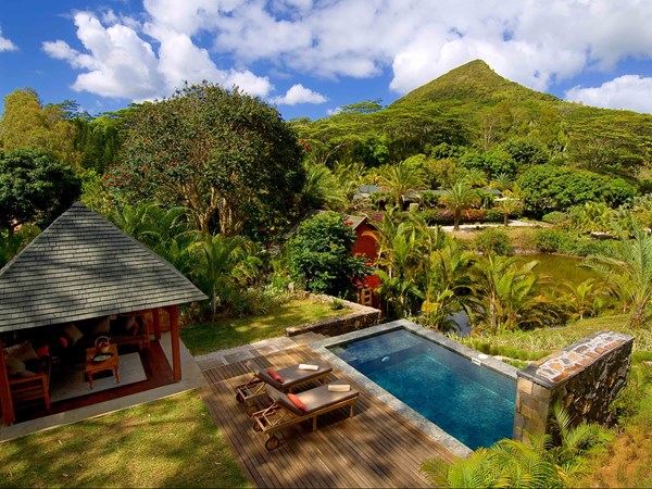 La Garden Pool Suite s'ouvre sur une belle piscine