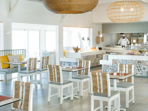 Saveurs locales et internationales au restaurant Bor Lamer