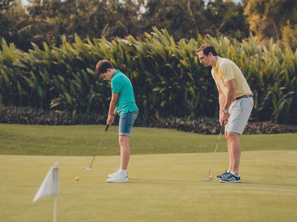 Instants complices sur un green d’exception