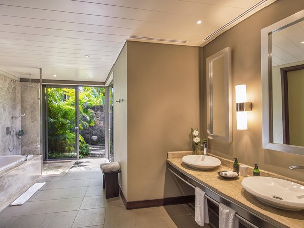 Une salle de bain de la 3-bedroom Pool Villa