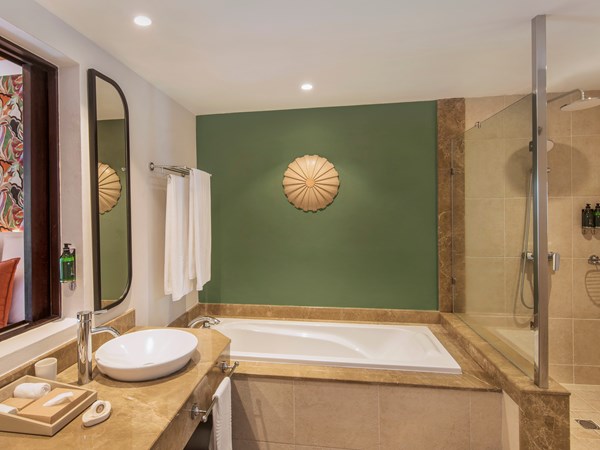 La salle de bain de la Nouvelle Chambre Deluxe