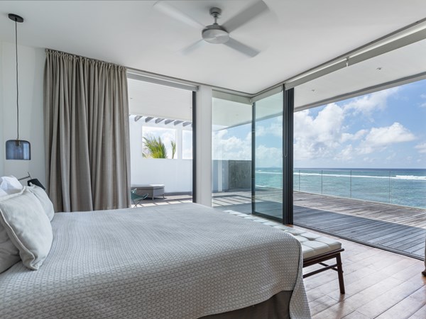 Une chambre de la villa et sa superbe vue