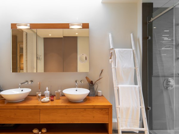 La salle de bain de la Master Bedroom au 1er étage